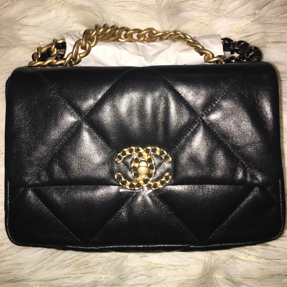 ❌SOLD❌ Authentic BNIB CHANEL 19 bag small black